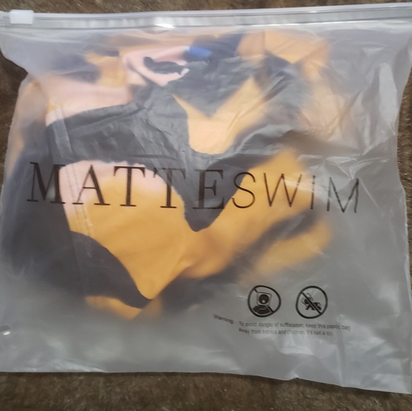 One piece cut out swimsuit suit - Picture 2 of 2